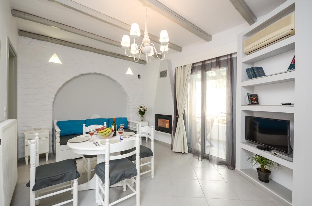 Santa Katerina Apartments & Studios Naxos City Room photo